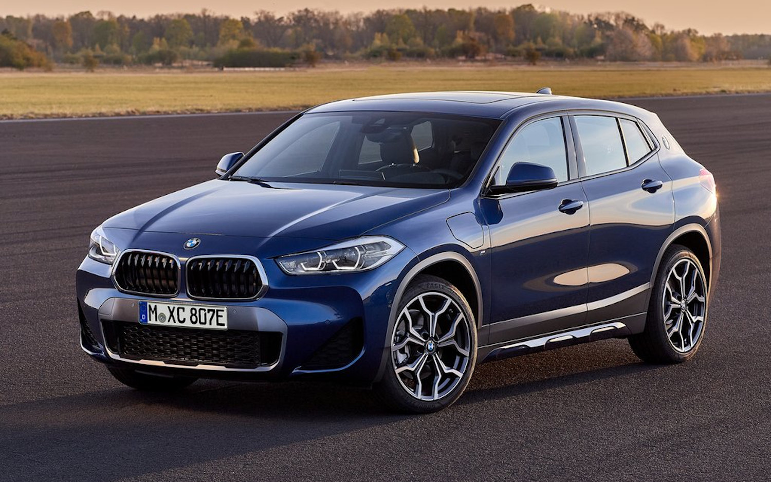 BMW X2 xDrive25e 2020 | SUV Drive